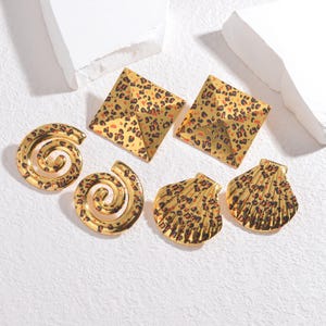 Chic Gold Leopard Spiral Earrings/Shell Studs & Dangles/Gold Leopard Spiral Earrings/Shell Earrings for Women/Perfect Gift for Her or Mom