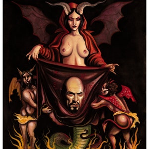 Puede incluir: Una pintura de una mujer con cuernos y alas, sosteniendo una tela roja con la cara de un hombre. La mujer est&aacute; rodeada de llamas y dos peque&ntilde;as figuras con alas.