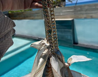 Strap for a handkerchief purse