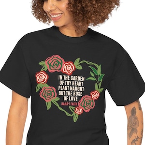 Maglietta unisex ispirata a Baháʼí - Citazione su amore e fratellanza, maglietta Heart Garden Flowers, regalo spirituale, abbigliamento di fede Baháʼí, ispirazione