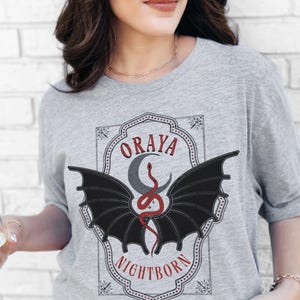 Oraya Nightborn Shirt Kronen von Nyaxia Carissa Roadbent offiziell lizenziert