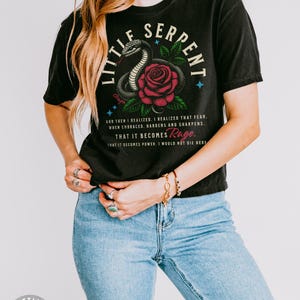 Little Serpent Crop Top Kronen von Nyaxia Carissa Roadbent offiziell lizenziert