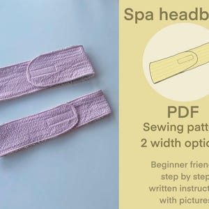 Può includere: Due fasce per spa lilla chiaro con un motivo strutturato. Le fasce sono rettangolari con una sezione arrotondata al centro. Il testo sull'immagine recita "Spa headband" e "PDF Sewing pattern 2 width options".
