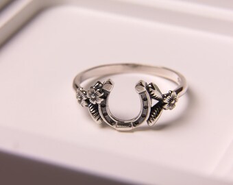 Antique Inspired 925 Western Sterling Silver Good Luck Horseshoe Ring with Floral Detail