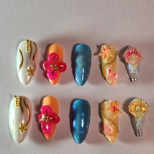 Somewhere along the shore | beach nails | holiday nails | shell nails | starfish nails | gifts for her | reusable press on nails | press ons