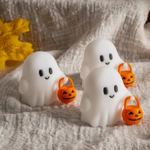 Cute Tiny Trick or Treat Ghost,Halloween Decoration Desk Display,3D Printed Halloween Ghost,Spooky Home Decor,Unique Ghost Decor Fall Decor