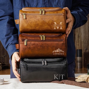 Gepersonaliseerde toilettas, toilettas, cadeau voor bruidsjonkers, jubileumcadeau voor hem, reisset van lasergegraveerd leer, cadeau voor hem