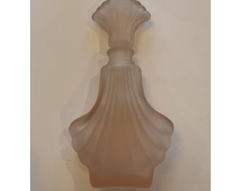 Vintage Parfüm Flasche, Muschel Topper. Gefrostete Depression aus rosa Glas