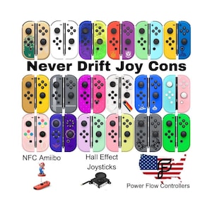 以下が含まれることがあります： 様々な色の「Never Drift Joy Cons」のコレクション画像。 コントローラーは、黄色、青、ピンク、緑など、さまざまな色があります。「Never Drift Joy Cons」のテキストが目立つように表示されています。