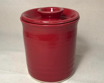 Vasija de barro con ruedas