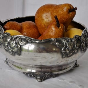 American Art Nouveau Antique Fruit Bowl/19th Early 20th Century Quadruple Plated Silver Bowl/Sculpted Floral Edge/Elegant Table Decor