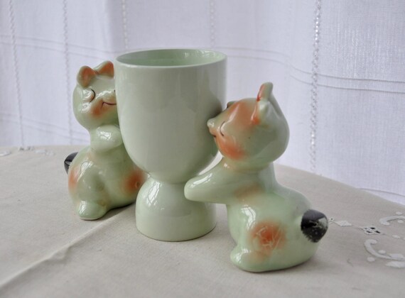 Hugging Bunnies Vintage Ceramic Salt and Pepper Shakers/Pale Green Novelty China