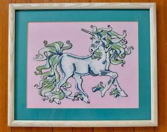 Unicornio vintage bordado a máquina para colgar en la pared: verde azulado, rosa y blanco. Regalo para amantes de los unicornios, decoración de pared para dormitorio de niña.