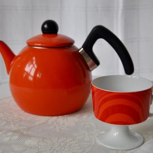 Vintage Rosenthal Tea Cup and Enameled Kettle Set, MCM Orange Kitchen Wares, 2 Piece Bundle - Dorm Room Decor bild 2