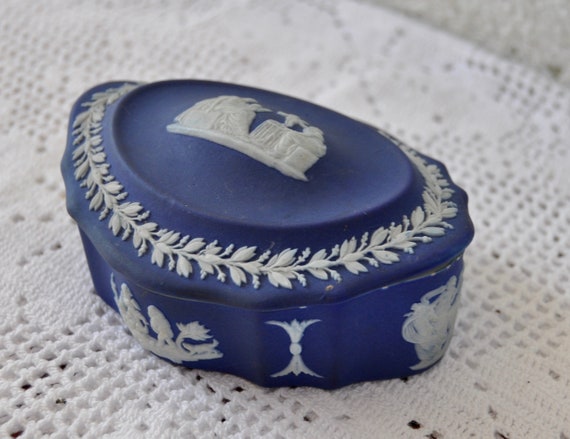 Antique Wedgwood Jasperware Trinket Box/Vintage 1… - image 3