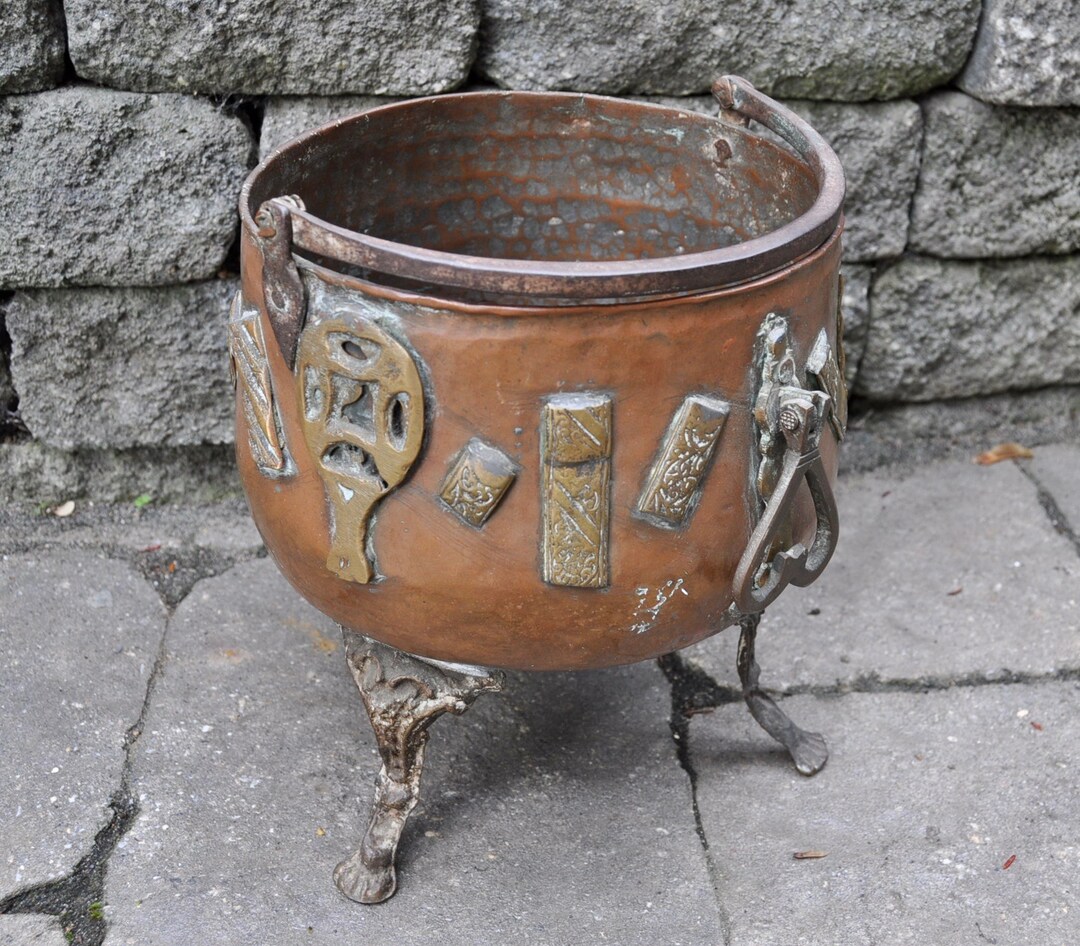 Vintage Solid Copper Cauldron W Three Rococo Feet/Mysterious Brass ...