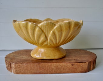 Honey Yellow Vintage Pottery Planter/Scalloped Shell Mid Century Ceramic Planter/on Planter Stand