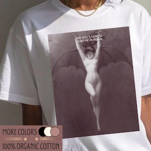 Zacht gotisch shirt She Was A Gentle Sort Of Horror T-shirt van biologisch katoen, print op de voorkant Bat Woman Gotisch schilderij Dark Academia cadeau Penot