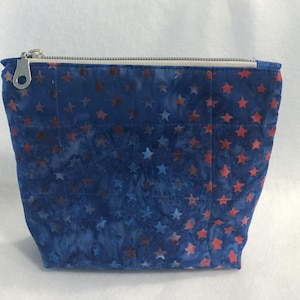 Quilted and lined smaller patriotic zipper bag.