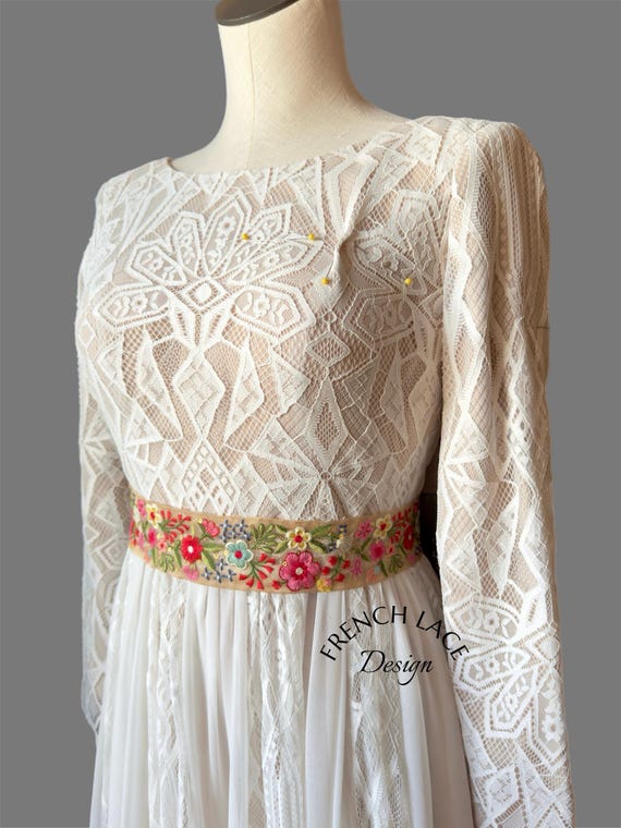 Floral Embroidered Bridal Sash Belt: Colorful Boho Wedding  display picture 3