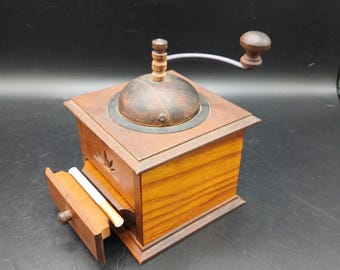 Vintage - Zigarettenspender in Form einer Kaffeemühle - Frankreich - 1950er Jahre