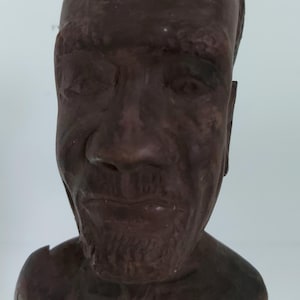 AFRICAN ART - Statue of a man with a loincloth