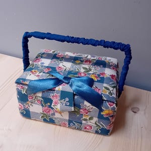 Vintage jewelry / sewing box - Wood and fabric - Vintage
