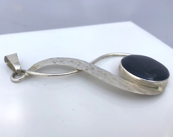 Vintage Mexico Silver and Onyx Figure Brooch -  Unique and Sleek - Figure 8