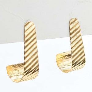 Vintage 14K Gold J Hoop Stud Earrings – Textured Diagonal Design, Minimalist Geometric Fold, Small Gold Hoops, Everyday Jewelry