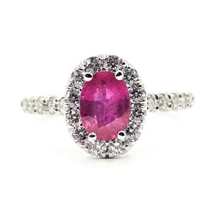 Anillo ovalado con rubí y diamantes en oro blanco de 18k - GIA 2235939211