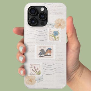 Coque iPhone vintage personnalisée pour carte postale d'oiseau | Couverture aquarelle merle bleu | Conception botanique esthétique Cottagecore | Le cadeau parfait pour la fête des mères