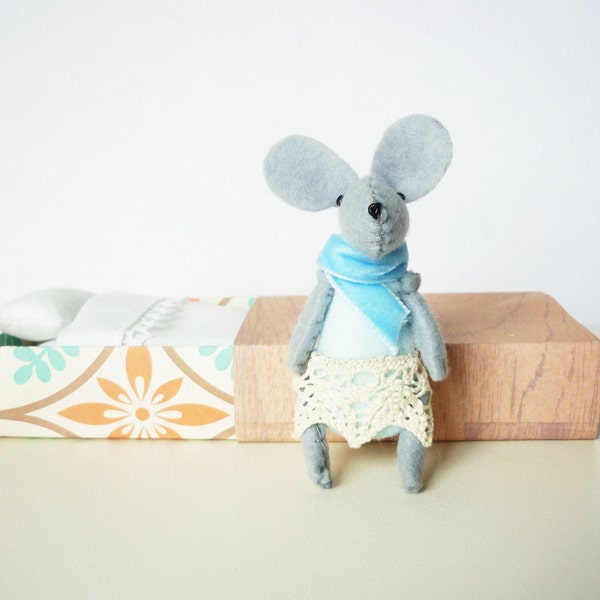 Felt mouse in matchbox