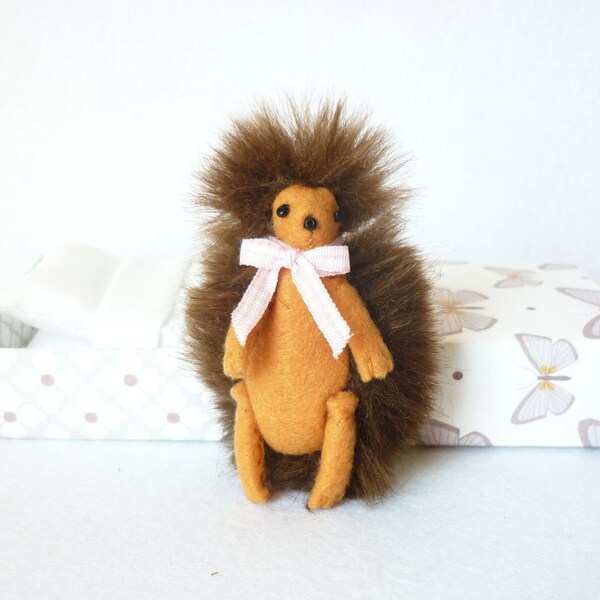 Felt plush miniature hedgehog of the woods in matchbox