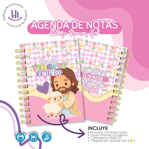 Puede incluir: Dos cuadernos de espiral con un patrón de cuadros rosa y blanco y detalles florales. Una portada muestra un personaje de dibujos animados sosteniendo un cordero con el texto Hoy elijo TENER FE Y NO MIEDO. La otra muestra EL SEÑOR ES MI PASTOR, NADA ME FALTARÁ.