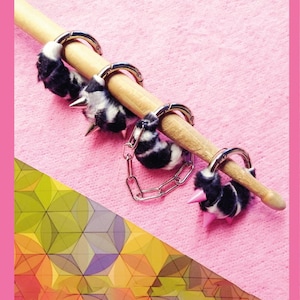 Zebra Karabiner Ohrring für gedehnte Ohrlöcher – Industrial Statement Schmuck, Alternative / Punk Style