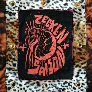 Großer Zecken Patch mit Leo-Muster, Punk Aufnäher, handgedruckter Statement Patch, DIY Alternative Kleidung, genähter Stoffpatch 22x26cm
