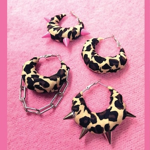 Leo Statement Creolen – Große Leopard Print Ohrringe mit Klappverschluss, Punk Alternative Schmuck