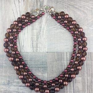 vintage « Premier Designs », collier de perles multirangs, perles synthétiques en acajou, verre à facettes sur ton argent (ajustable)