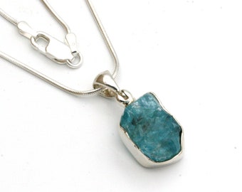 Raw Apatite Necklace, Apatite Pendant, Natural Apatite Jewelry, Raw Apatite Jewelry, Raw Gemstone, Crystal Jewelry, Healing Jewelry, Blue