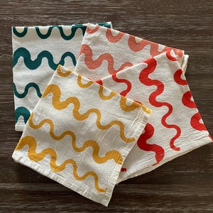 Cloth napkins, Set of 4, Hand printed natural flour sack cotton: Bold Wavy Stripes