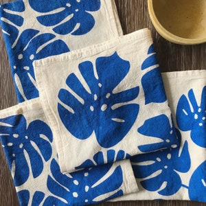 Monstera print cloth napkins, Set of 4, Hand printed natural flour sack cotton: Cobalt Blue