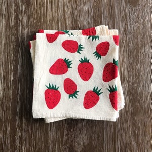 Strawberry cloth napkins, Set of 4, Hand printed natural flour sack cotton: Classic Red Strawberries