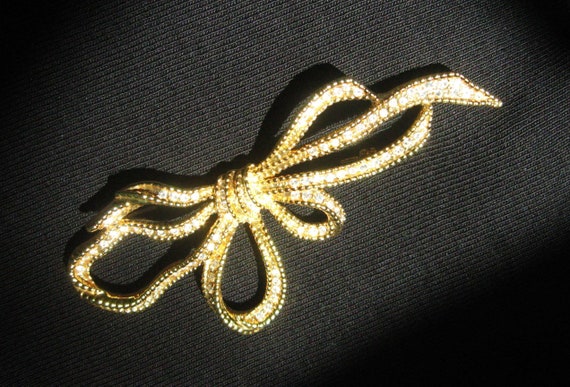 Gold and Rhinestone Ribbon Style Bow Brooch / Lar… - image 2