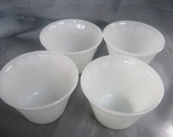 Set of Four DYNAWARE Small White Bowls / PRY-O-REY from Mexico / Vintage Kitchen Milk Glass / Blank Bowls, No Pattern