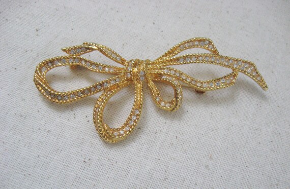 Gold and Rhinestone Ribbon Style Bow Brooch / Lar… - image 1