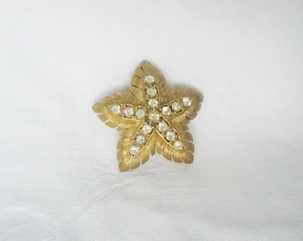 Gold Tone Start Pin / Vintage Pin Signed JJ / Five Pointed Leaf Rhinestones