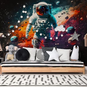 Carta da parati per bambini con tema spaziale di tendenza, murale con astronauta per cameretta o camera da letto, decorazioni colorate con pianeti della galassia e decorazioni da staccare e attaccare nello spazio