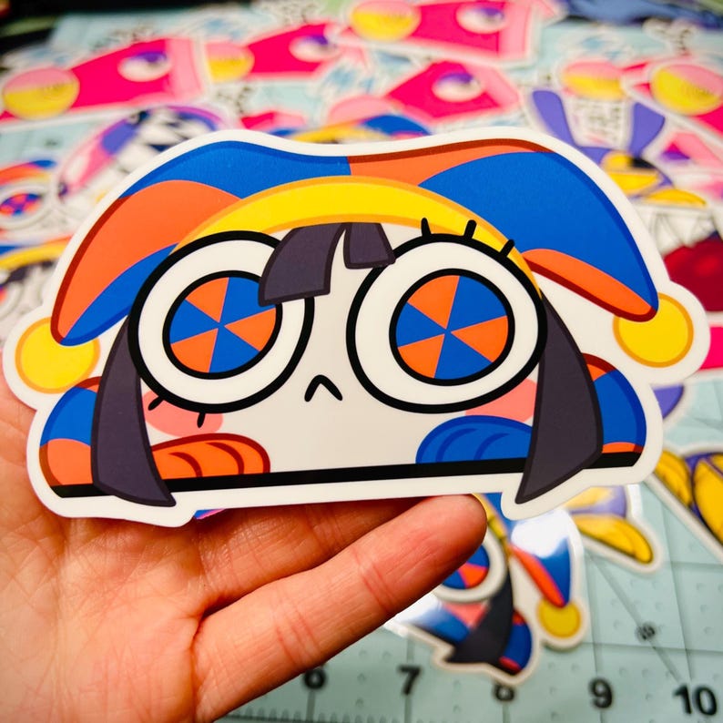 Vinylsticker Pomni Peeker • Verbazingwekkend digitaal circus geïnspireerd • Originele kunst • schattige clown peeper waterdichte sticker voor laptop TADC-fan cadeau afbeelding 2