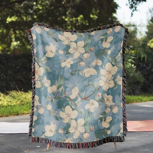 Cotton Dark Academia blue Throw Vintage Style Quilt & Cozy Picnic Blanket for Cottagecore Decor tapestry blossom flowers Woven Blanket gift