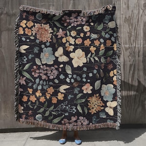 Woven Blanket Dark Academia Green Throw Vintage Style Quilt & Cozy Picnic Blanket for Cottagecore Decor Floral Chinoiserie Throw Blanket